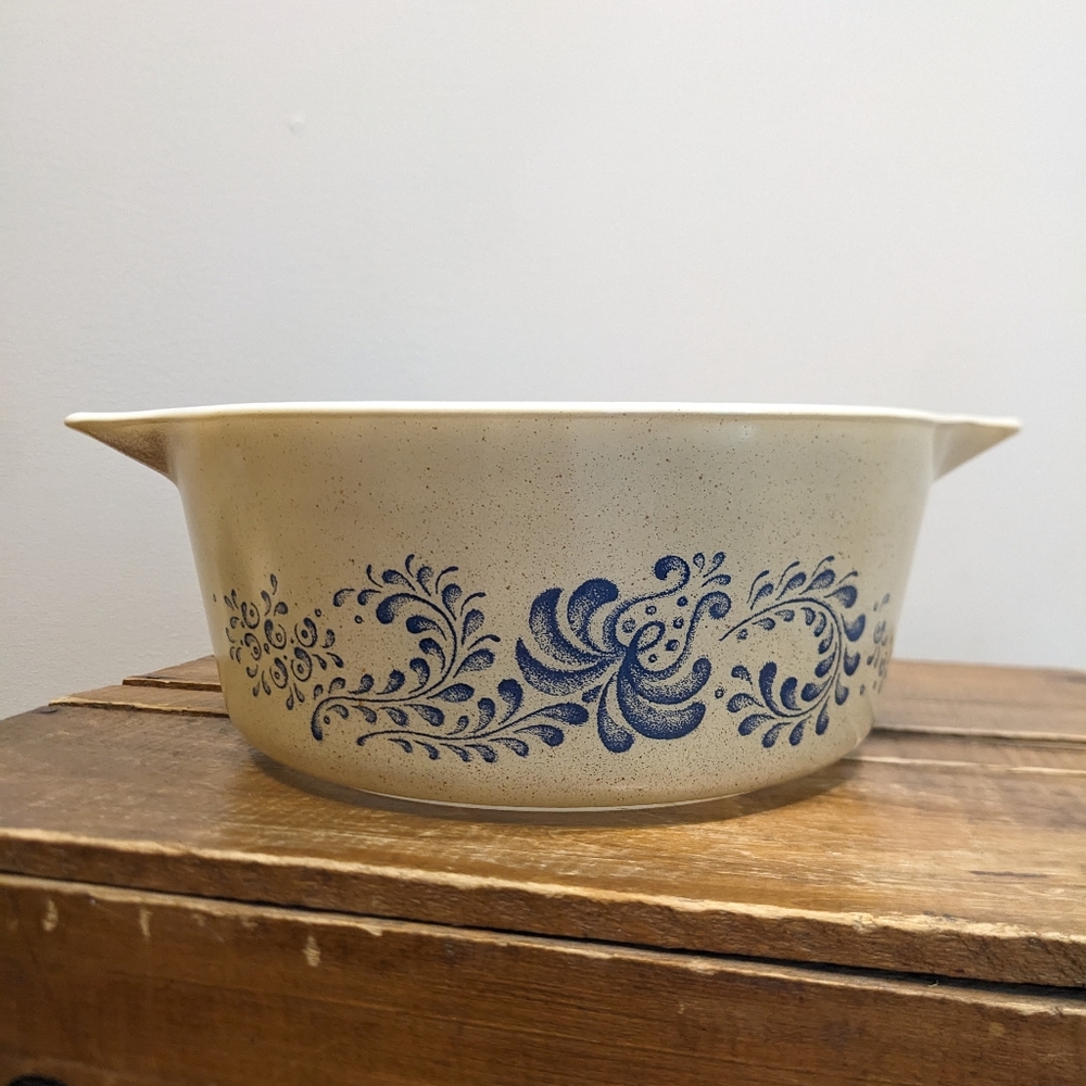 Vintage PYREX Homestead Pattern Casserole Dish | Blue and Tan 475-B 2.5 litres